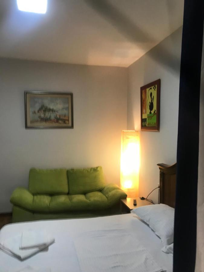 Proper House Iva Apartment Tiranë Ngoại thất bức ảnh
